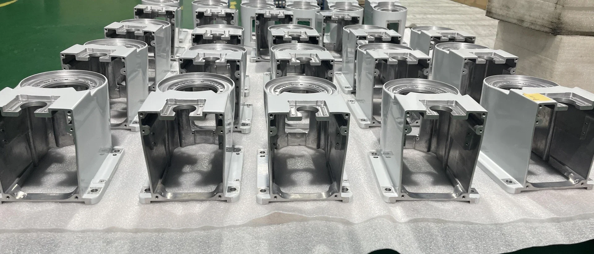 Batch precisie-gefreesde aluminium behuizingen voorbereid voor OEM-productie