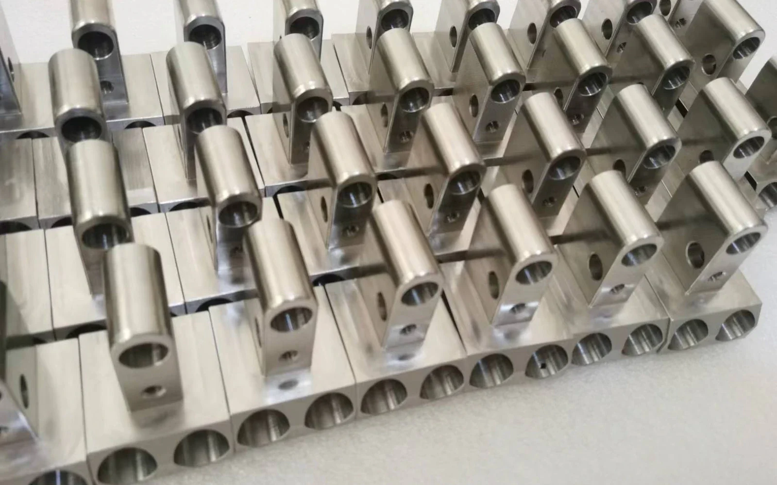 Batch precisie roestvrijstalen messenhouders voor industriële snijsystemen