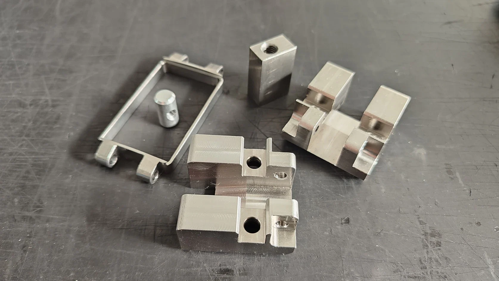Custom knife holder configurations for different machinery types