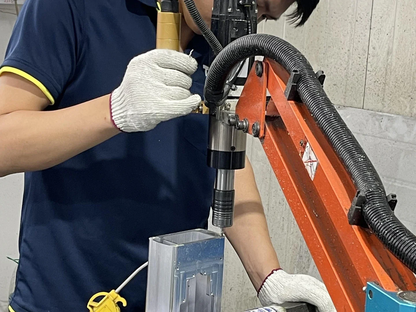 Before and after comparison of precision deburring and edge treatment on food-grade stainless steel components