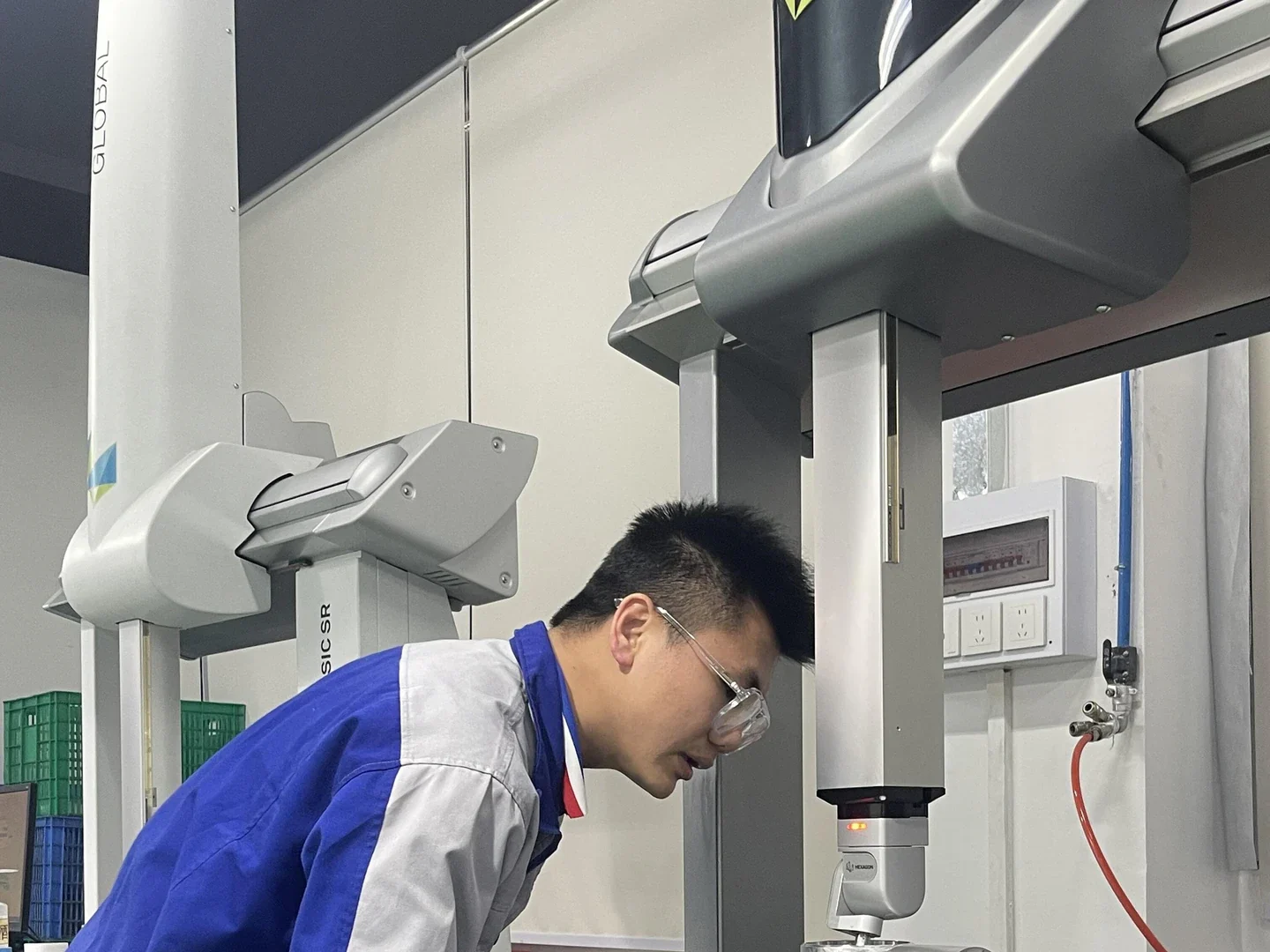 Metrology equipment and inspection activity for a machined component