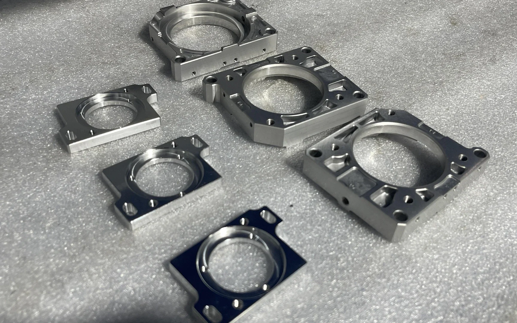 Precisie-gefreesde metalen behuizingen voor traysealers en afsluitapparatuur