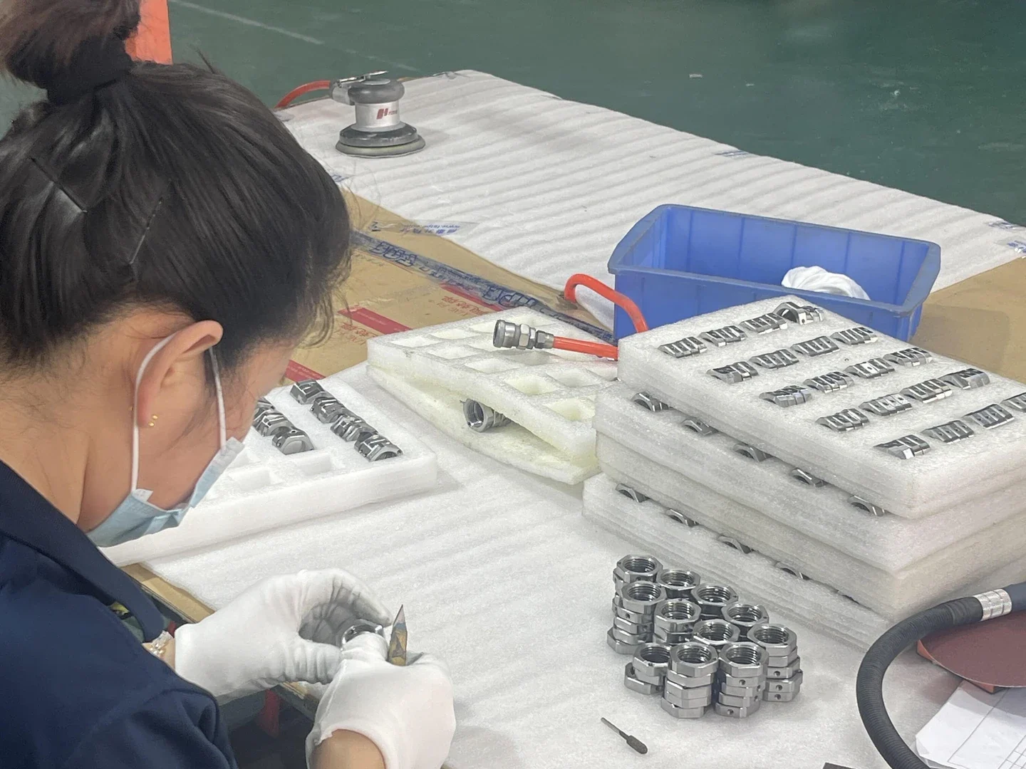 Stainless steel mechanical polishing and surface roughness verification for food packaging machinery parts